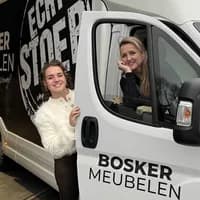 Anneke en Julianne, Bosker Meubelen